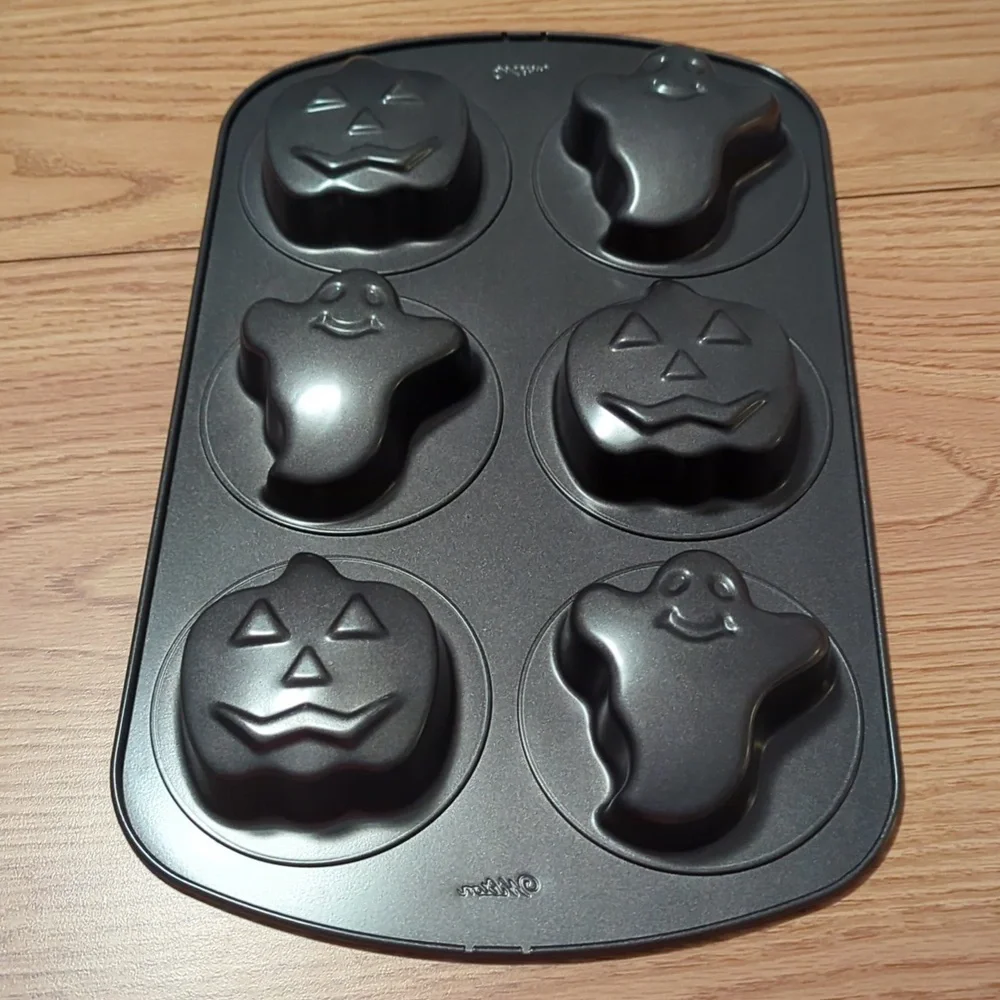 Wilton ghost pumpkin pan